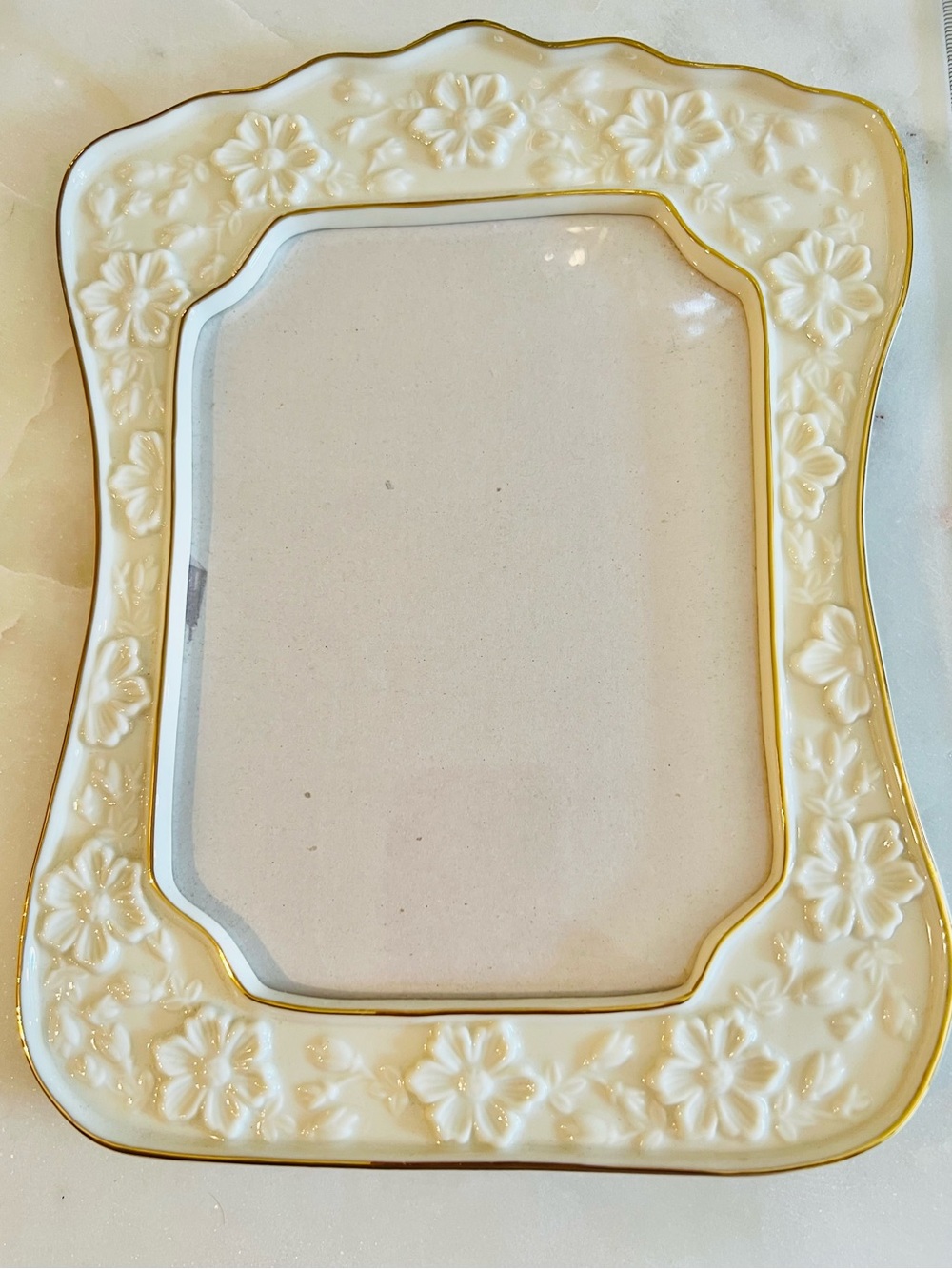 Mikasa Fine China Floral Garden Picture Frame with 24K Gold Trim 4x6
